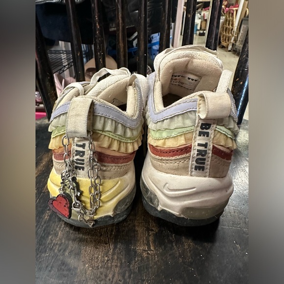 Nike Air Max 97 Be True Shoes - Picture 5 of 11